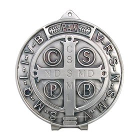 Médaille de saint Benoît grand format argentée, 150 mm (Recto)