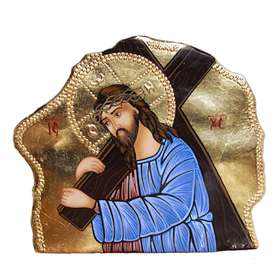 icône en pierre du Christ portant sa Croix