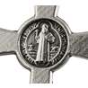 petite croix pendentif de Saint Benoît en métal - 3,8 cm (Le verso de la médaille au dos de la croix)