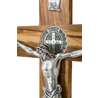 Crucifix de Saint Benoît - bois d'olivier, 40 cm (Gros plan sur le Christ du crucifix)