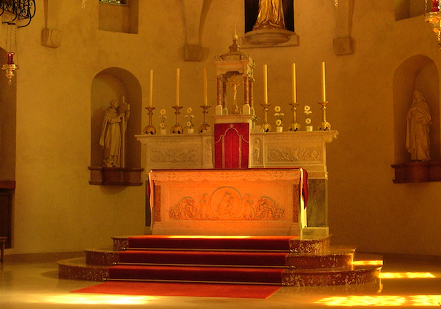 Autel à l'abbaye Saint-Joseph-de-Clairval