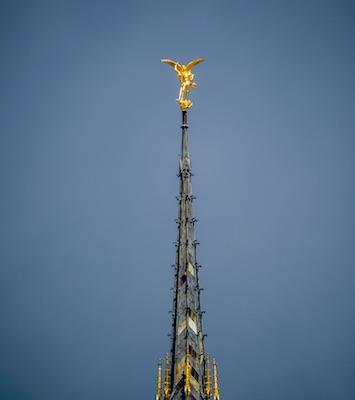 Flèche et statue de saint Michel