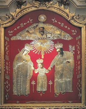 Le tableau de la sainte Famille tel qu'il présentait aux fidèles avec sa protection ou riza