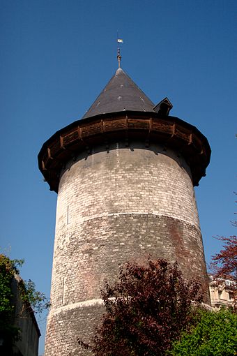 Tour du château où sainte Jeanne d'Arc fut enfermée