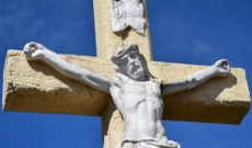 Le crucifix ou la croix  dans les églises et cathédrales : originalité et beauté