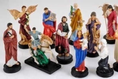Statuettes de saints en grand nombre